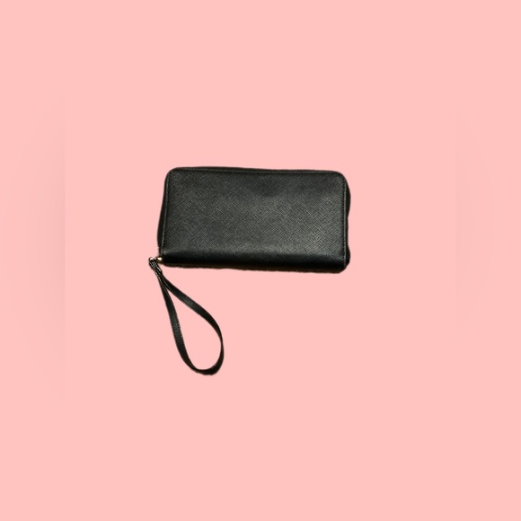 Kate Spade wristlet. - Picture 2 of 4